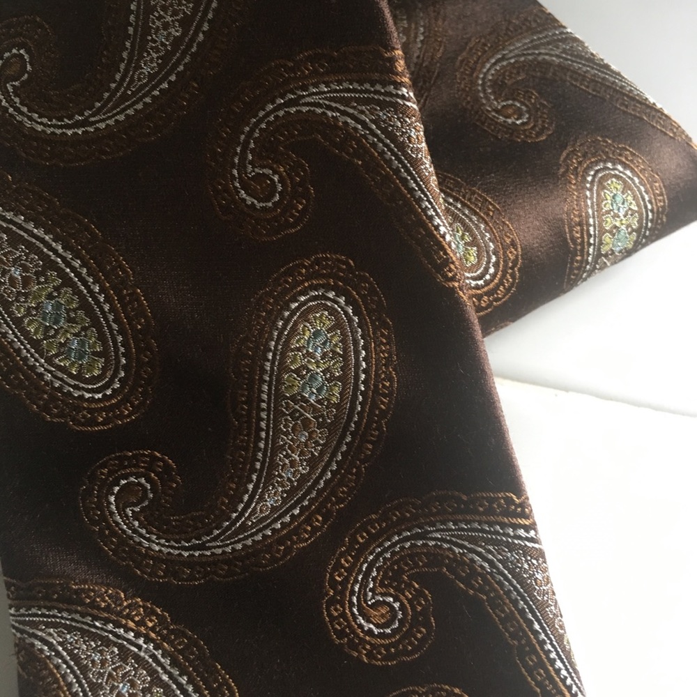 Paisley tie